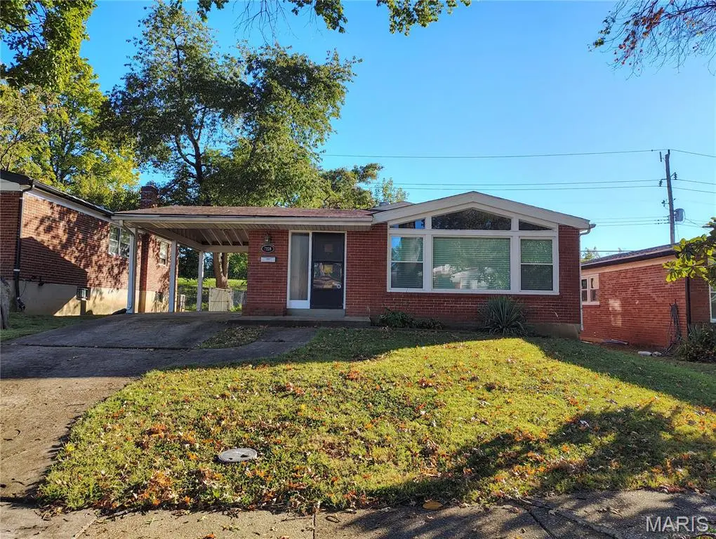 7158 Willow Tree LN, University City, MO 63130