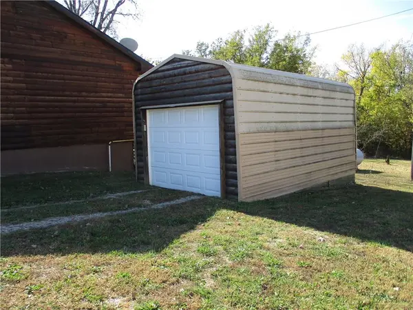 33522 Beaver Creek RD, Paola, KS 66071