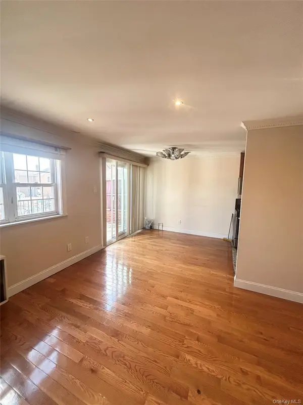 267-08 E Williston AVE #2, Floral Park, NY 11001