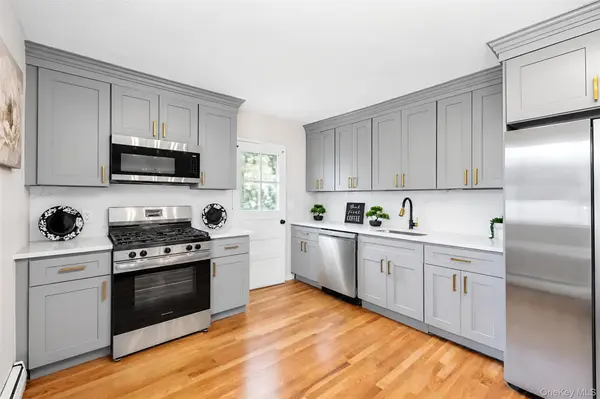 1712 Trinity ST, West Babylon, NY 11704