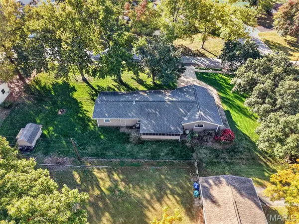 418 Bush DR, Ballwin, MO 63021