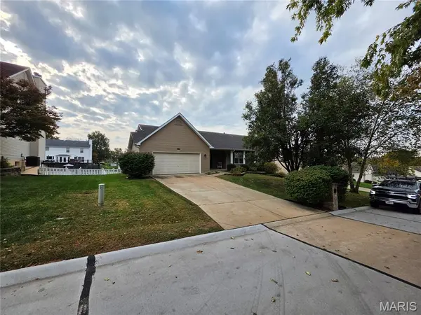 960 Arbor Green DR, St Charles, MO 63304