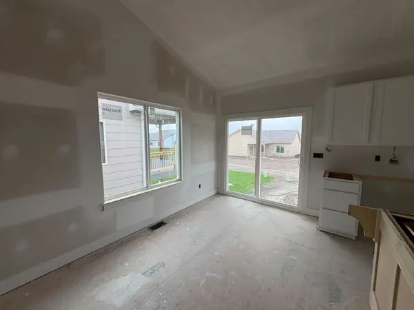 8985 E FORBES CIR, Bel Aire, KS 67220