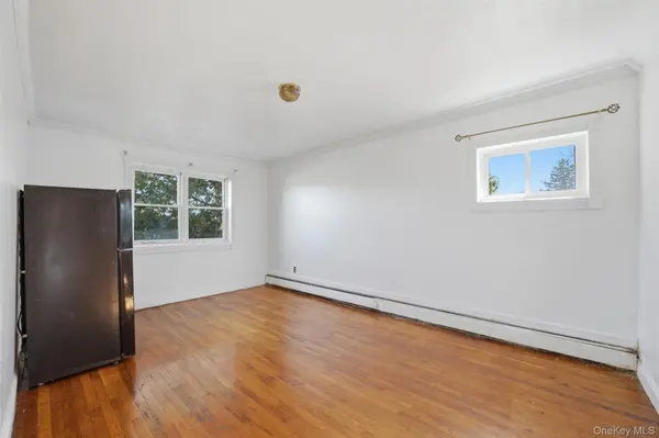 1073 E 233rd ST, Bronx, NY 10466