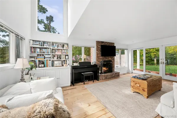 73 Peconic Hills DR, Southampton, NY 11968