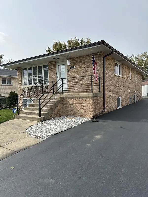 8532 S 78th AVE, Bridgeview, IL 60455