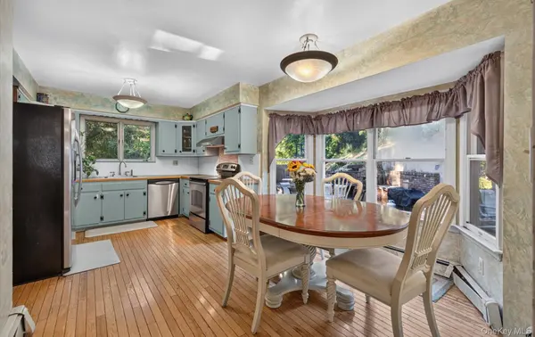 320 Harrison DR, Centerport, NY 11721