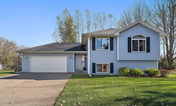 1322 Debra ST, Ellsworth, WI 54011