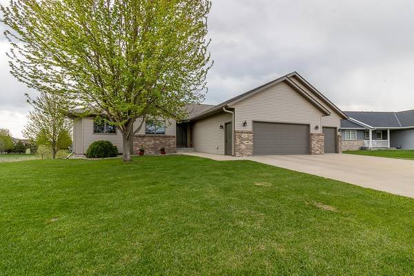 201 Pebble Creek DR, Mankato, MN 56001
