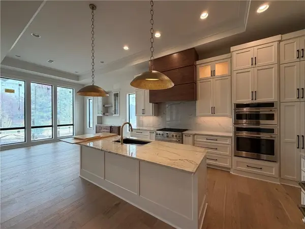 2944 W 133rd TER, Leawood, KS 66209