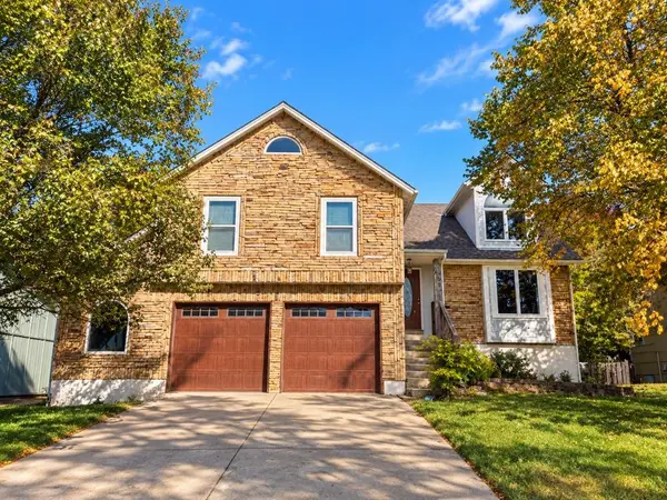 400 SW Seagull ST, Lee's Summit, MO 64055