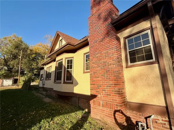 2717 Faraon ST, St Joseph, MO 64501