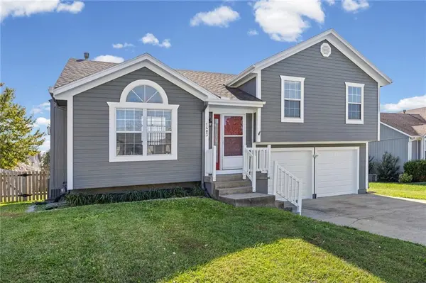 1403 Willow DR, Greenwood, MO 64034
