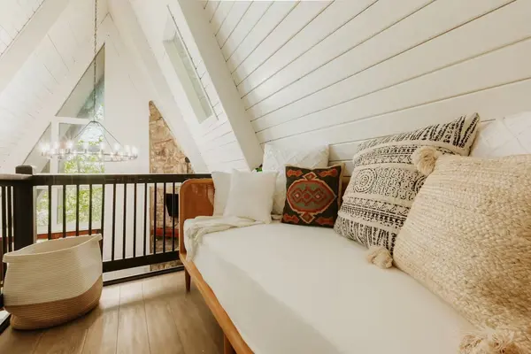1382 N Baden Dr, Gatlinburg, TN 37738