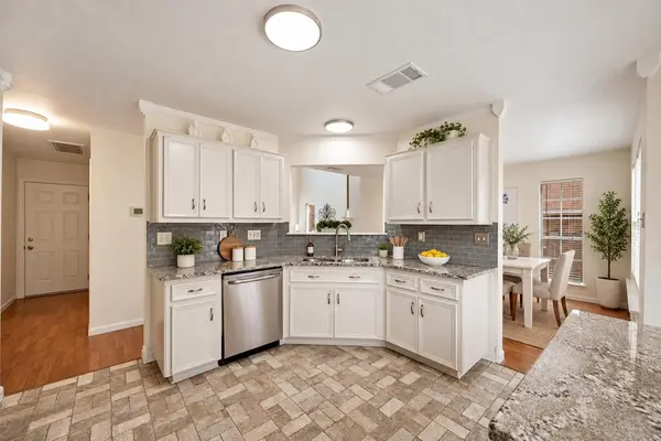 8305 Hillrock DR, Round Rock, TX 78681
