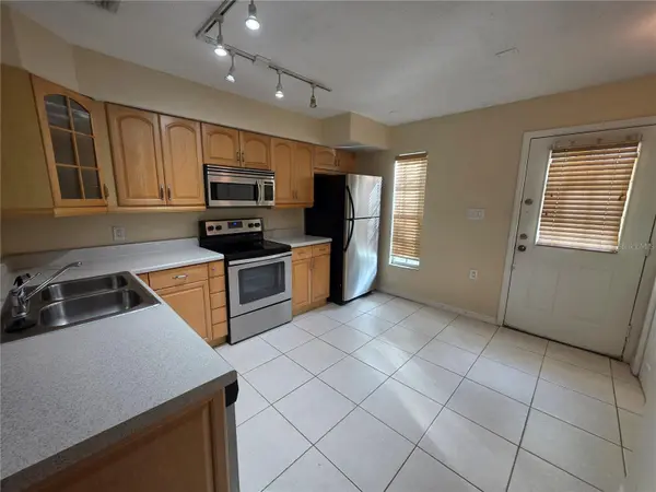 3321 W WYOMING CIR, Tampa, FL 33611