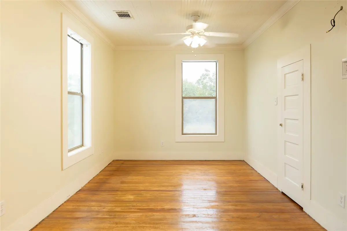 208 N Avenue G Ave, Johnson City, TX 78636