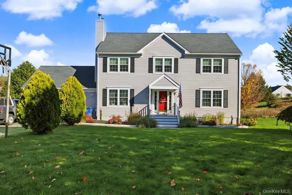 38 Tory LN, Pawling, NY 12564