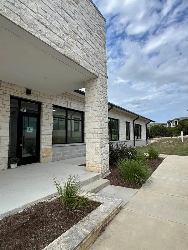 1055 Kibo RDG #200, Dripping Springs, TX 78620
