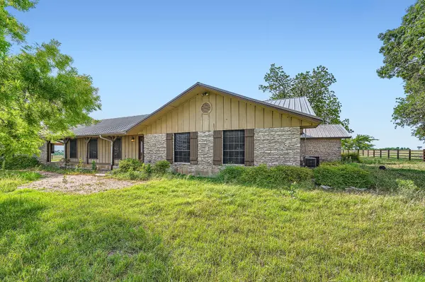 1850 County Road 105, Hutto, TX 78634