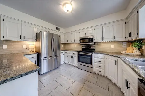 14608 Brentwood DR, Lenexa, KS 66215