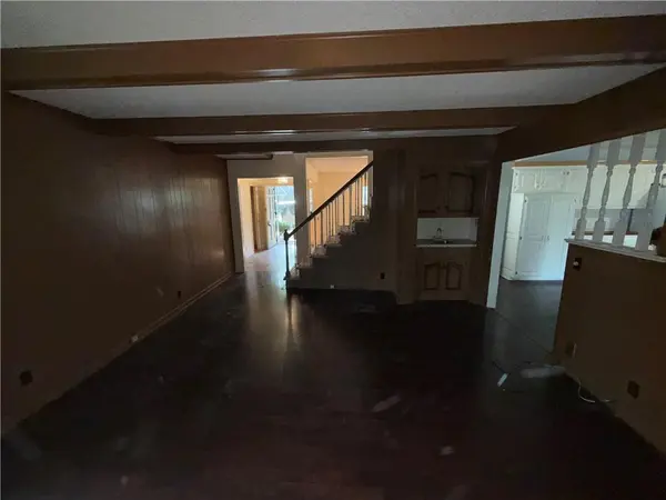 207 NW Oxford LN, Lee's Summit, MO 64063