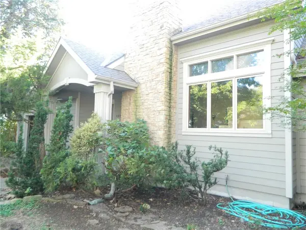 405 Nancy CT, Lawrence, KS 66049