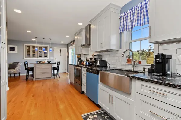 38 Tory LN, Pawling, NY 12564