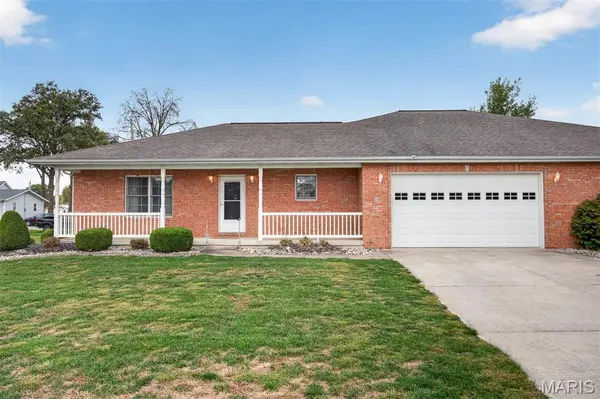 16 Briarwood LN, Aviston, IL 62216