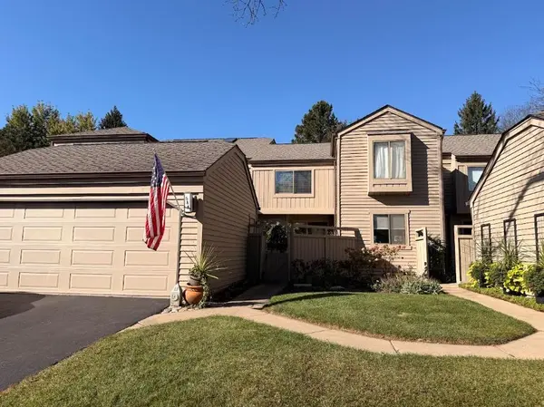 584 Shoreline RD, Lake Barrington, IL 60010