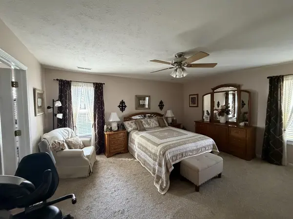 1502 Matthew LN, Marion, IL 62959