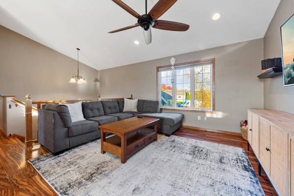 216 Grovebrook CIR, Mankato, MN 56001