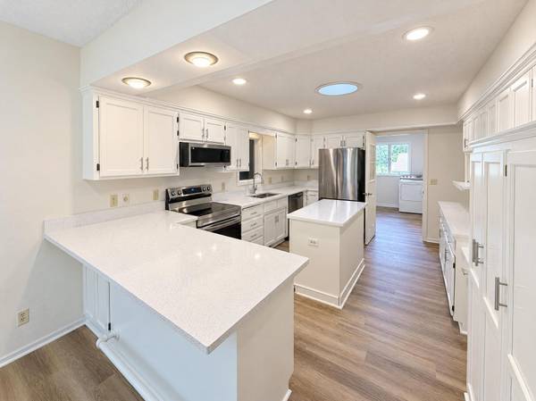 3235 Park Overlook DR, Shoreview, MN 55126