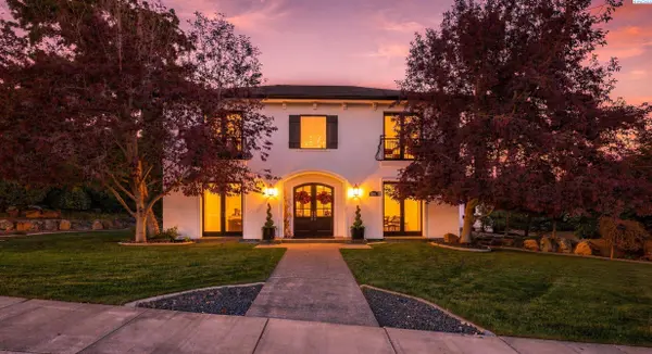 601 Queensgate Dr, Richland, WA 99352