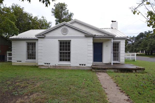 202 S Porter ST, Lampasas, TX 76550