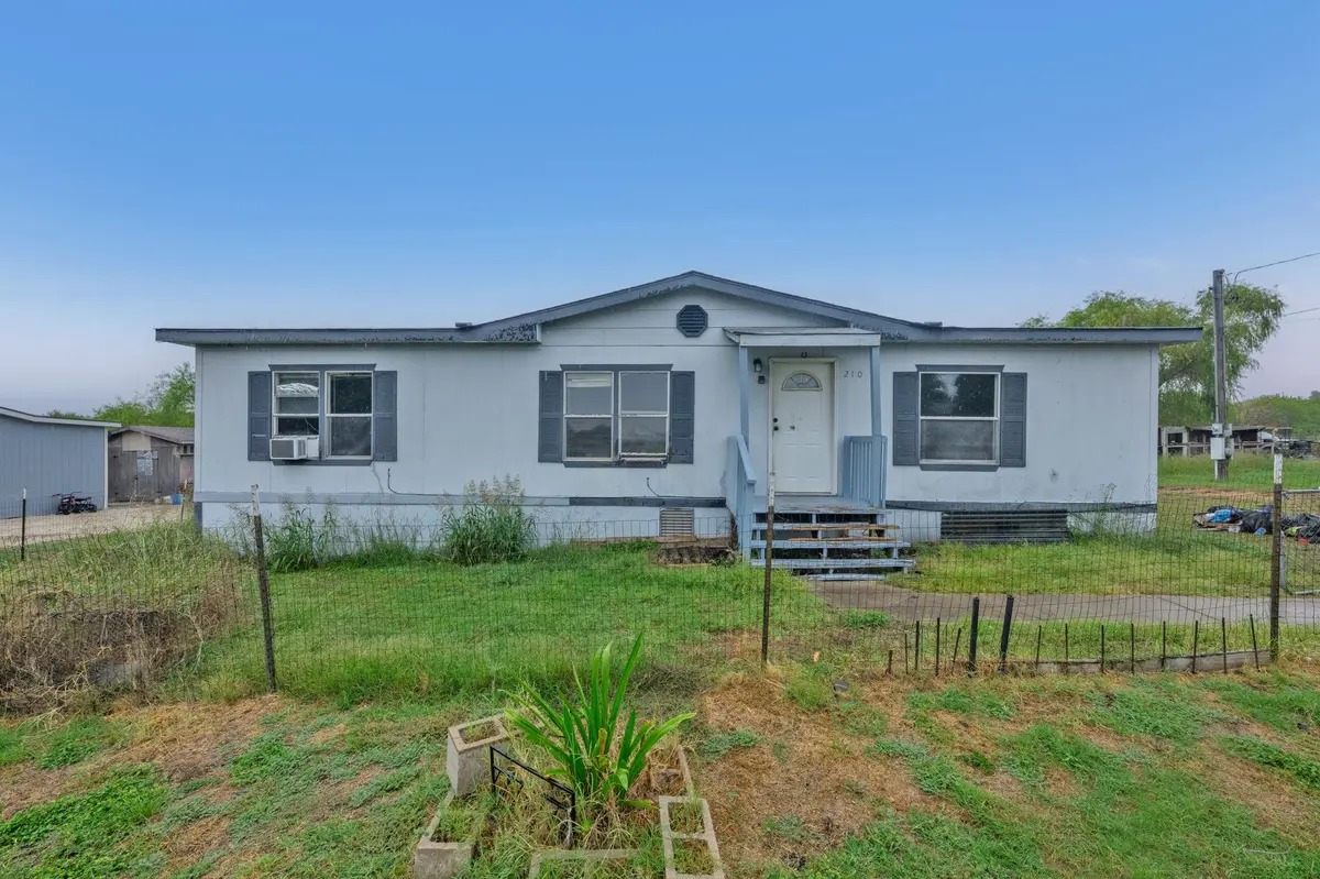210 Rolling Meadows LN, Kyle, TX 78640