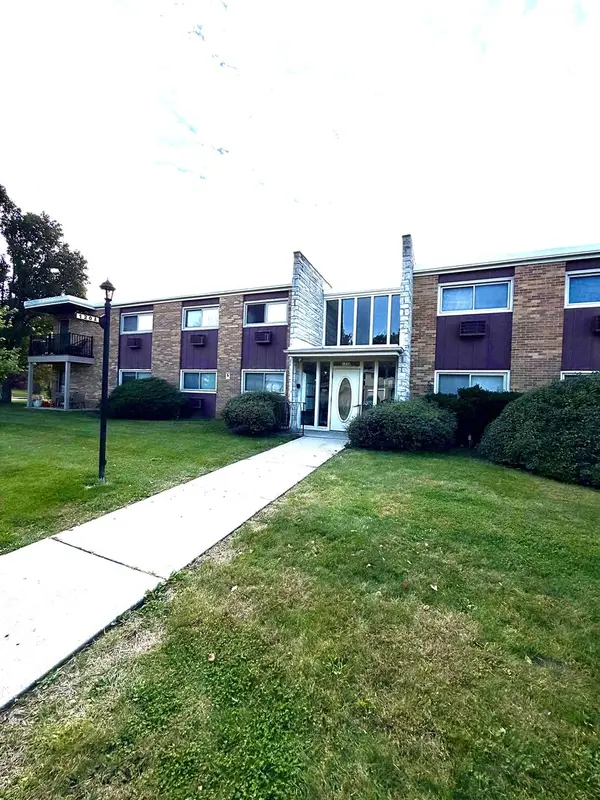 120a Collen ST #104, Lombard, IL 60148