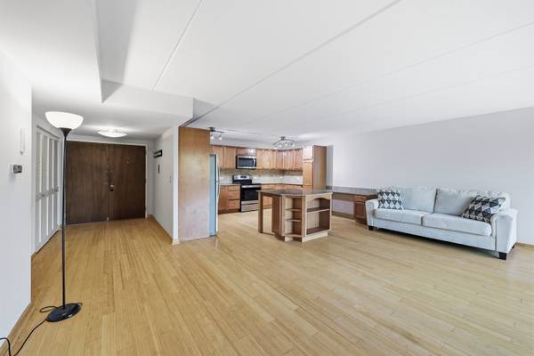1301 N Western AVE #221, Lake Forest, IL 60045