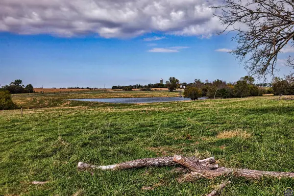 17720 278th Rd, Whiting, KS 66552