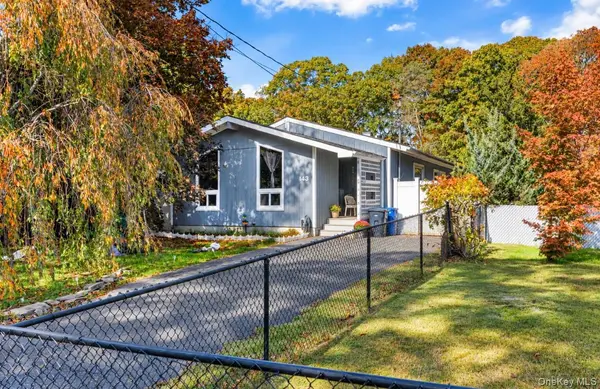 143 Meadowmere, Mastic, NY 11950