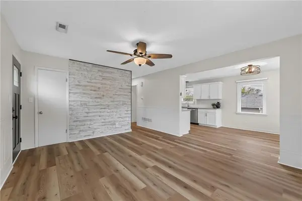 6605 S Elm ST, Pleasant Valley, MO 64068