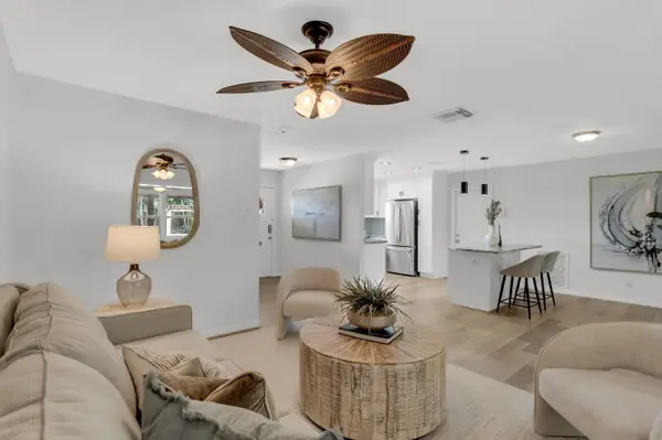 3935 W EDEN ROC CIR, Tampa, FL 33634