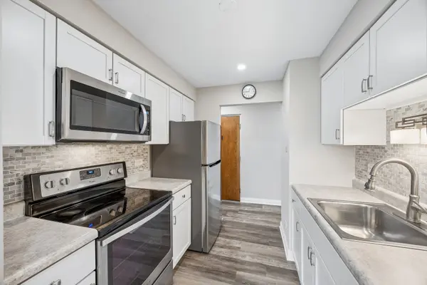 9724 S Karlov AVE #202, Oak Lawn, IL 60453