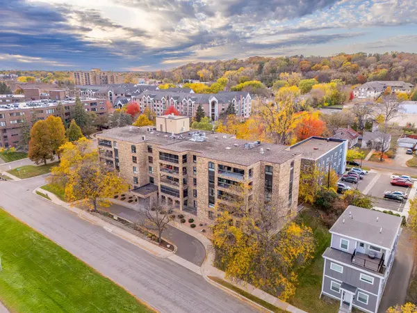 2221 Youngman AVE #203, Saint Paul, MN 55116