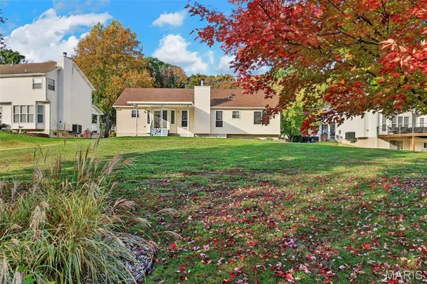 999 Winter Park DR, Fenton, MO 63026