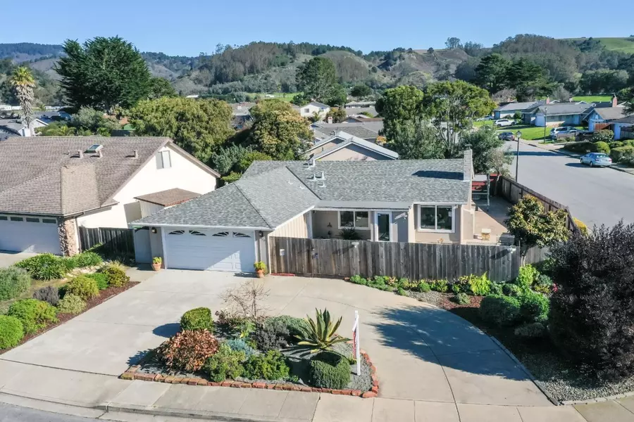 1501 Spinnaker LN, Half Moon Bay, CA 94019