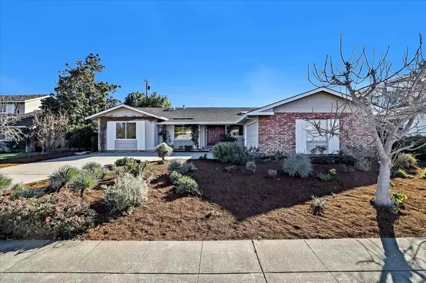 3427 Woodstock LN, Mountain View, CA 94040