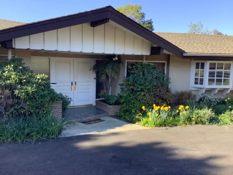 15 Victor Park LN, Hillsborough, CA 94010