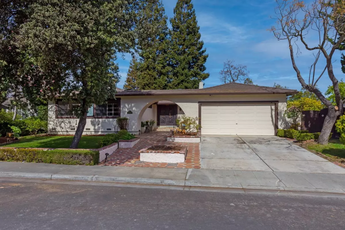 Mountain View, CA 94040,746 RUSTIC LN