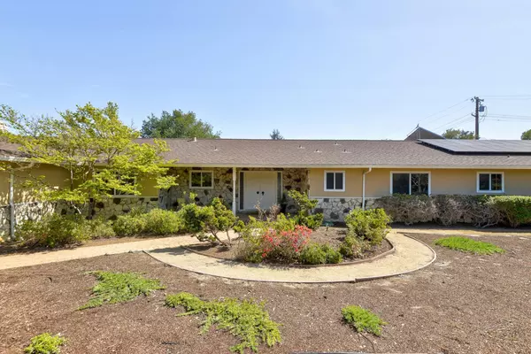 Los Altos Hills, CA 94022,12686 Roble Veneno LN